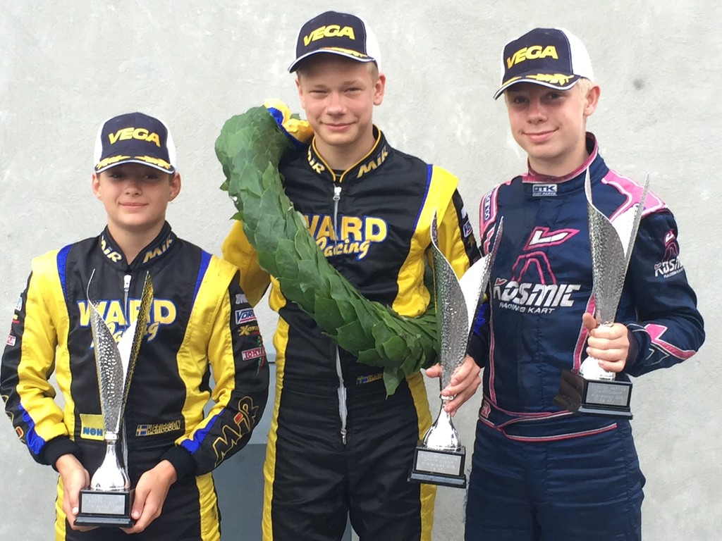 Podiet ved Svensk Mesterskab i KF Junior 2016. 1. Alfred Nilsson, 2. Hampus Ericsson, 3. Aske Nygaard Bramming
(Foto: A-Karting)